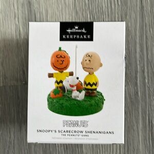 Brand new Hallmark Keepsake Peanuts Snoopy’s Scarecrow Shenenigans